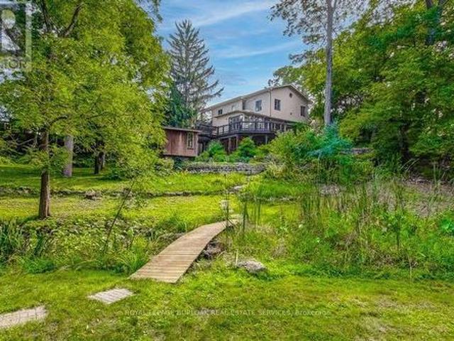 131 Parkview Avenue, Hamilton, ON, L9H 5X8 house for sale | Listing ID X13772 | Royal LePage
