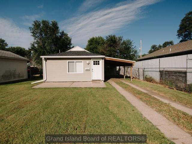 1324 N Broadwell Ave, Grand Island, NE 68803