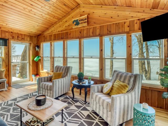 1324 E Shore Drive