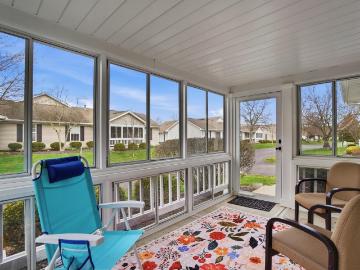 1324 Hillview Circle W