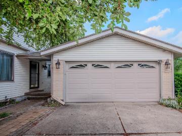 1325 Chartwell Carriage Way