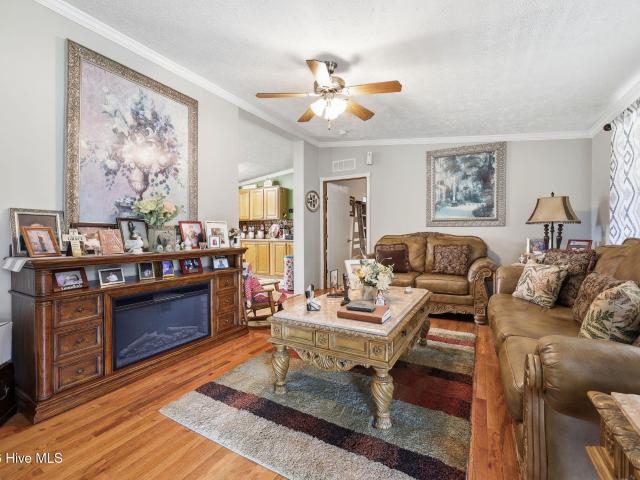 1325 Elizabeth Lane
