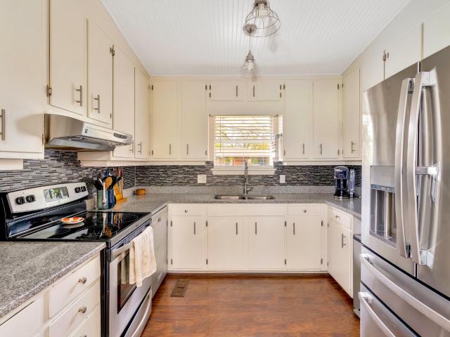 1325 Highland Road