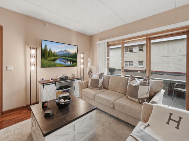 1325 Perry Street # 206