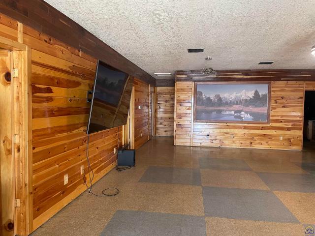 1325 SE 85th St, Wakarusa, KS 66546 | MLS #242723