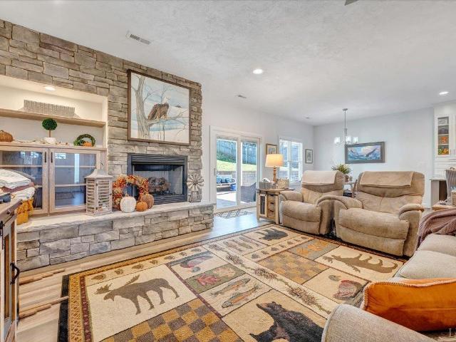 1326 Johnsbury Court