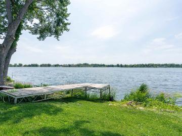 1326 Lakeview Drive