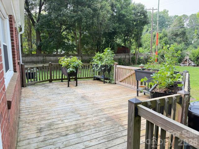 1327 Dresden Drive W