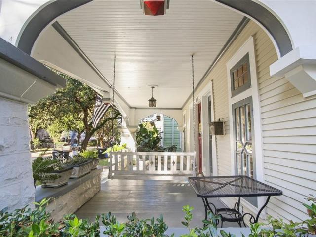 1327 Pine Street