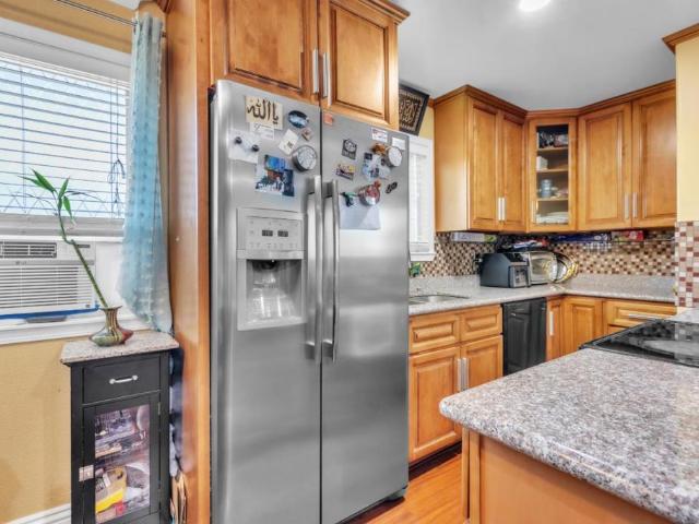 1327 Scossa Avenue 4