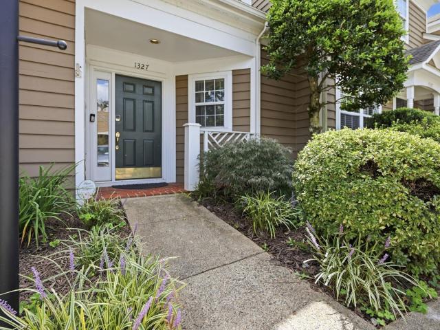 1327 wimbledon way