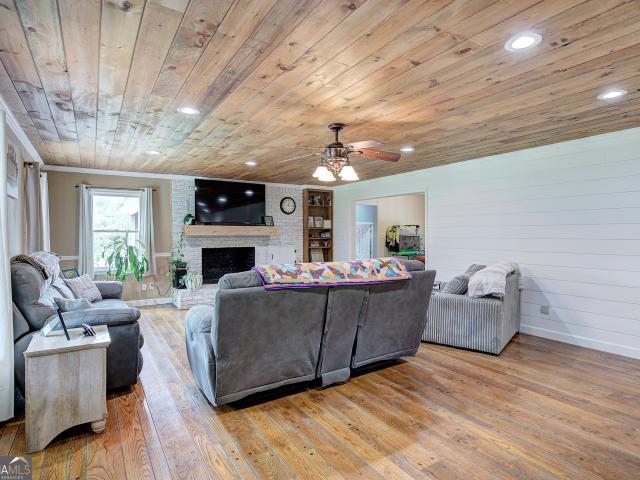 1328 Abrams Road SE