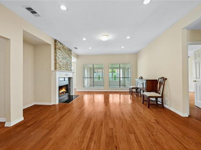 1328 Kings Row