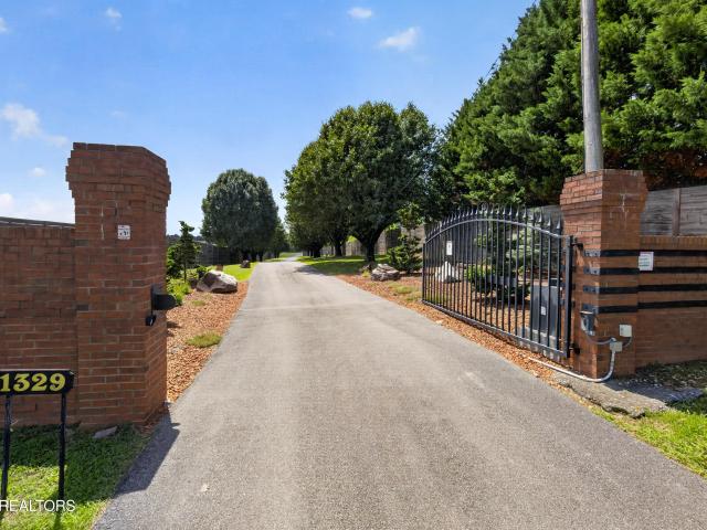1329 W Hunt Rd