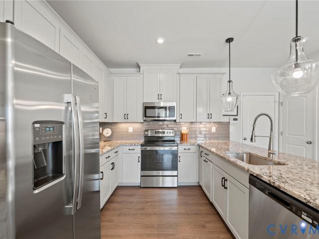13204 Brattice Loop