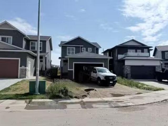 13209 105 Street, Grande Prairie, AB, T8X 0W5 house for sale.