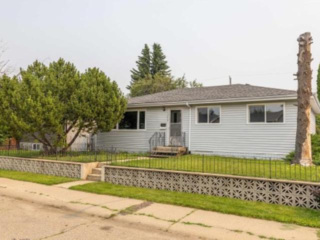 1320 Street Nw, Edmonton, AB, T5C 1C8 house for sale | Listing ID E4500 | Royal LePage