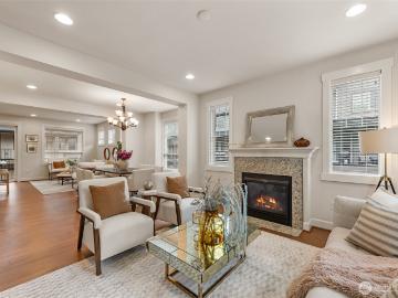 1321 Greenwich Walk NE