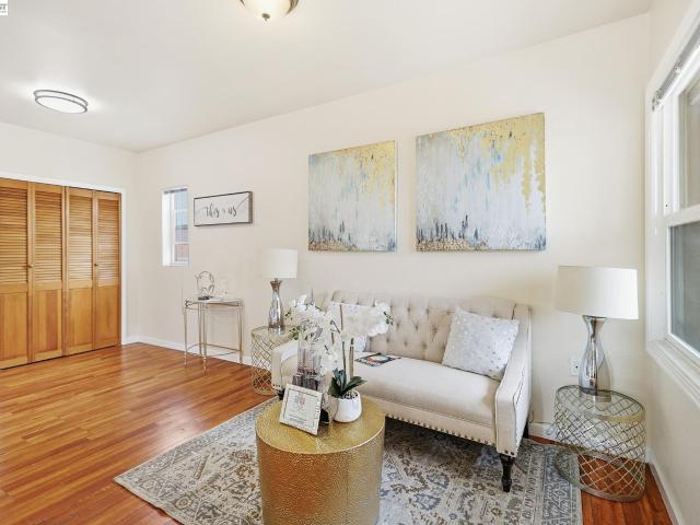 1321 Th Ave