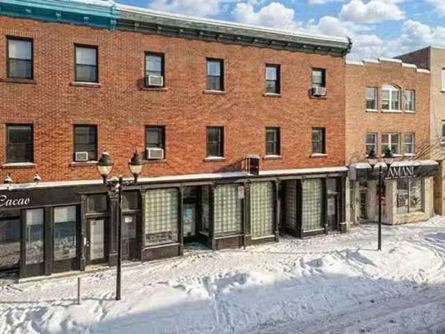 1321 1327 Rue Ontario E. Montréal Ville Marie, QC, H2L 1R8.