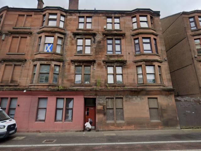 1322 London Road, G31 2 bed flat to rent £825 pcm £190 pw