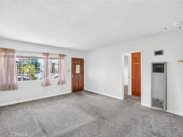 1323 E Robidoux