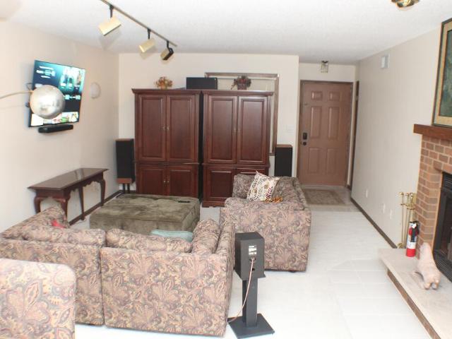 1323 Lauderdale Pl