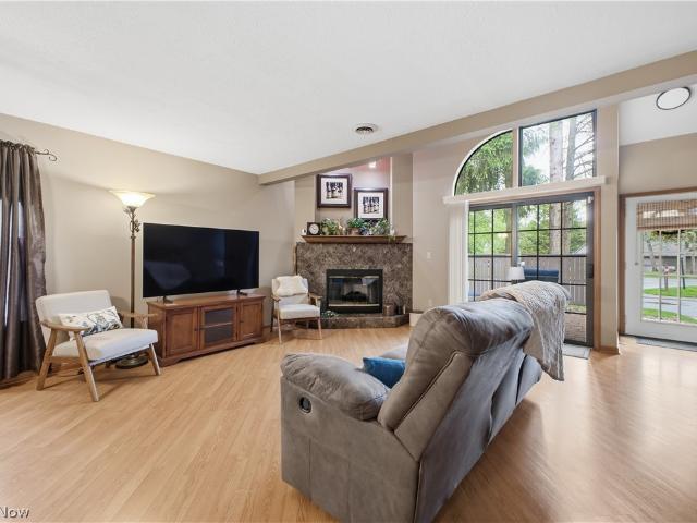 1323 Red Tail Hawk Court 3