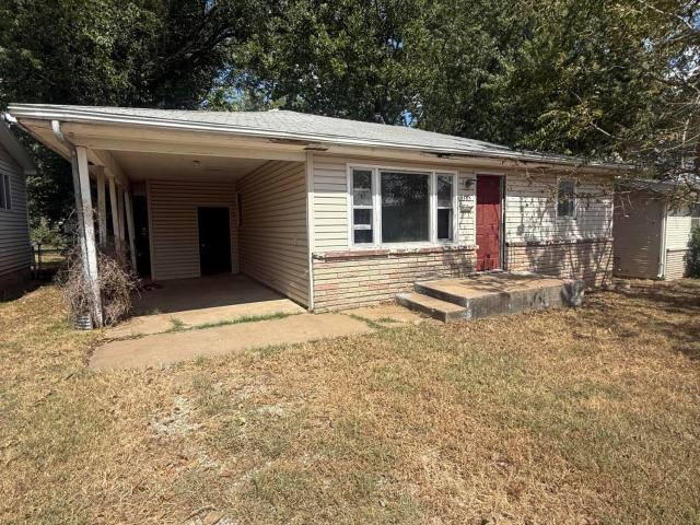 1323 W Poplar Street