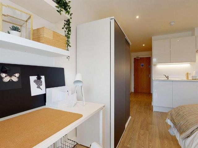132 134 London Road. Studio to rent £689 pcm £159 pw