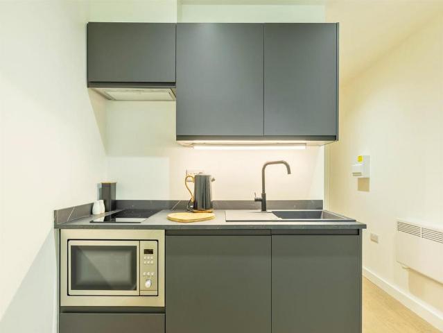 132 134 London Road. Studio to rent £758 pcm £175 pw