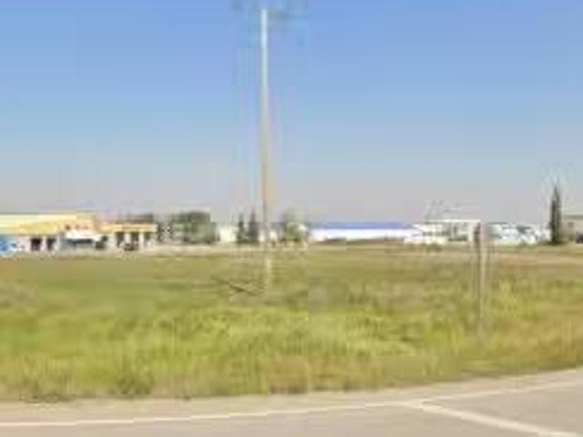 132 & 138 Clearmile Avenue, Rural Red Deer County, AB, T4E 0A1.