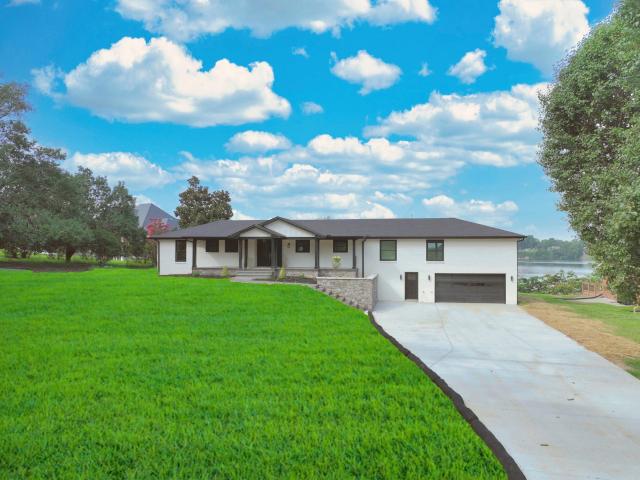 132 Circle Dr