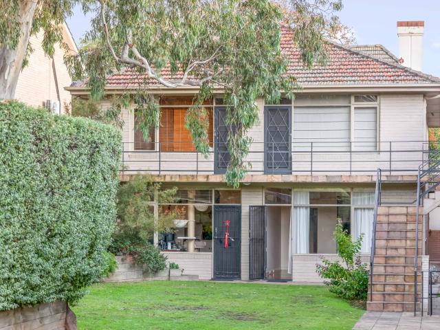13/2 Grattan Street, Hawthorn