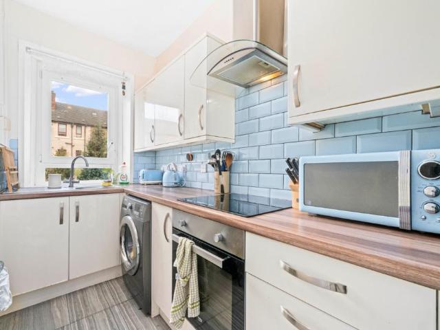 132 Earl Street, Scotstounhill, Glasgow, G14 0BW, United Kingdom | 2 bed apartment for rent #139475315 | Rentberry