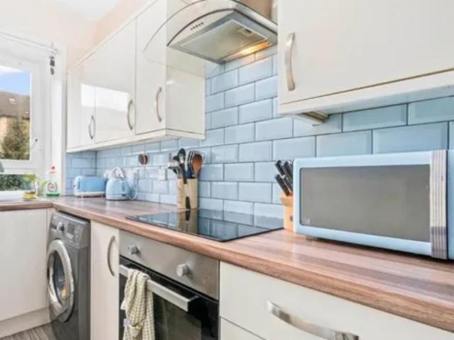 132 Earl Street, Scotstounhill, Glasgow, G14 0BW, United Kingdom | 2 bed apartment for rent #139475315 | Rentberry