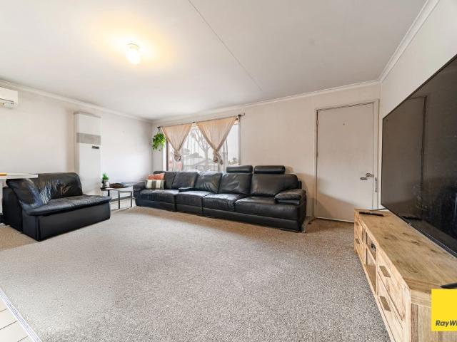 1/32 Helm Street
