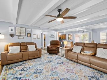 132 N Valley Rd