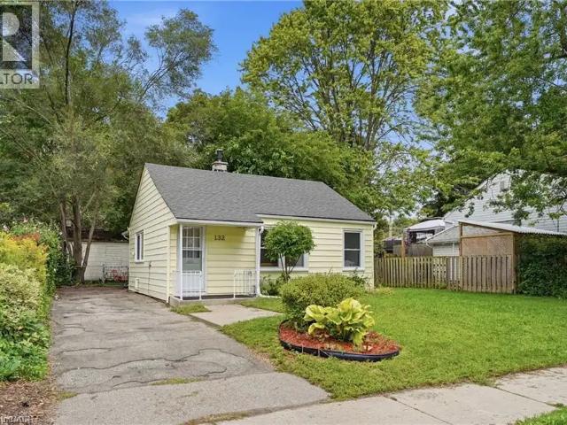 132 SPADINA Road E