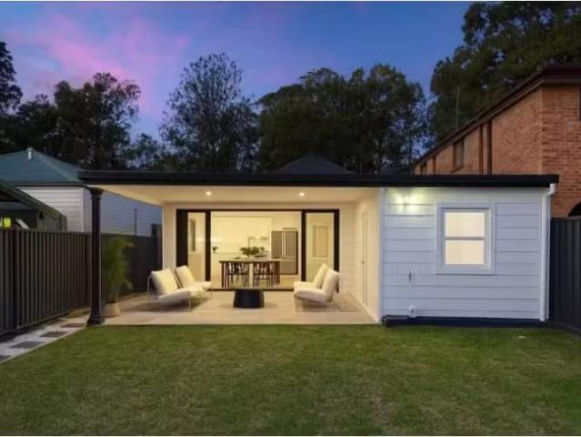 132 Sutherland Street, Mascot House for rent Listed by Mahsa.