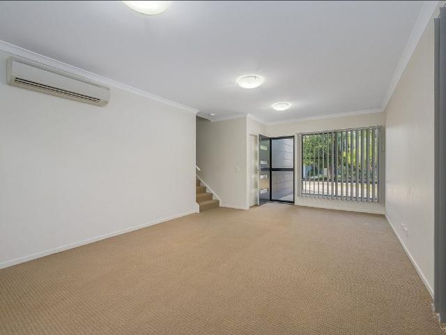 13/2 Ringuet Close Glen Eden, QLD 4680