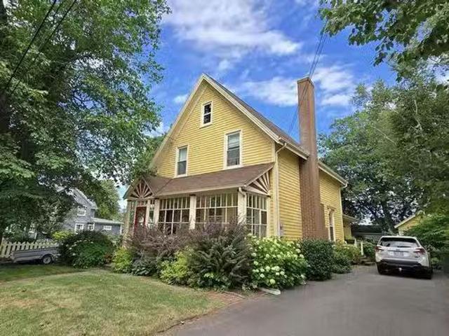132 Upper Prince, Charlottetown, PE, C1A 4S7 house for sale.