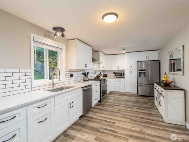 1335 E McLeod Road, Bellingham, US, WA