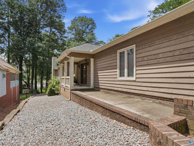 1335 Point Of Pines