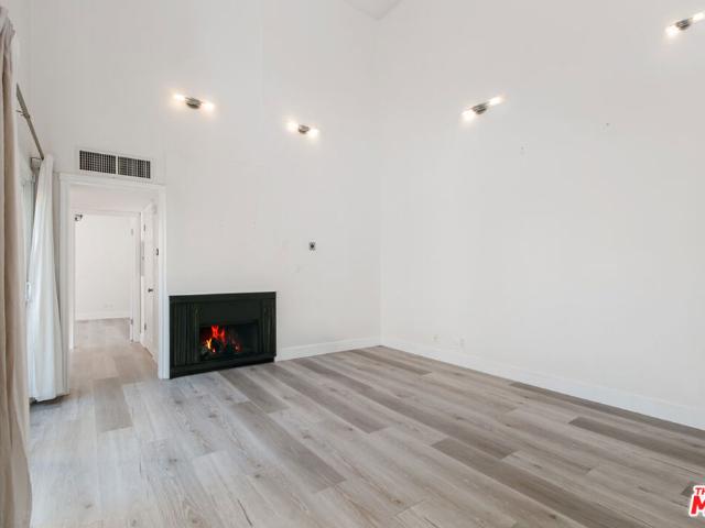 1339 N Columbus Avenue 304