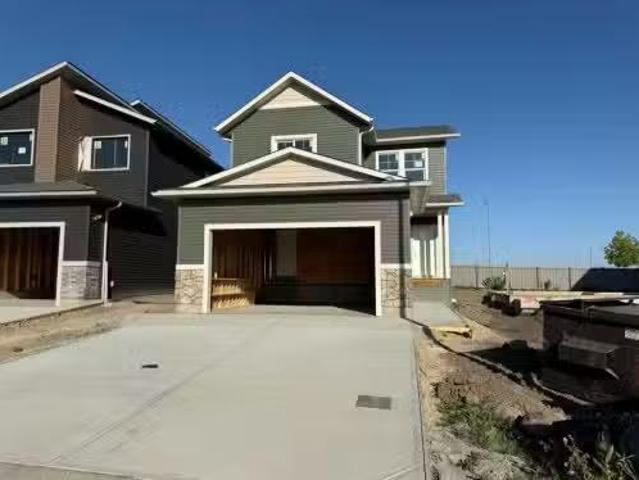 13301 105 Street, Grande Prairie, AB, T8X 0W5 house for sale.