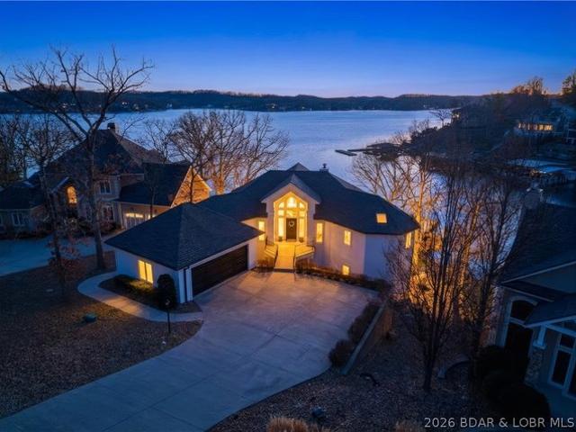 1330 Palisades Dr, Four Seasons, MO 65049
