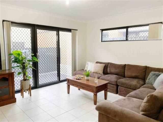 $1330/w furnished Modern Villa in Bentley