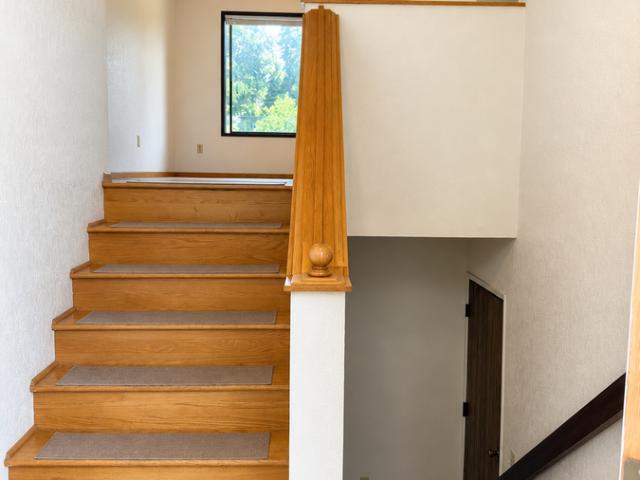 13316 22nd Ave NE, 5 beds, 3 full baths