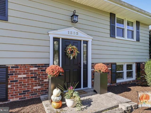 1332 Meadow Lane